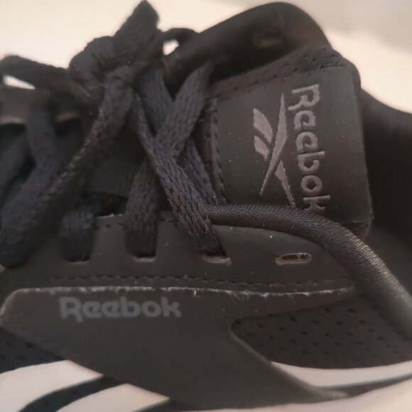 Reebok Ladies Size 7 Black & White Lace Closure Sneakers - Picture 6 of 8